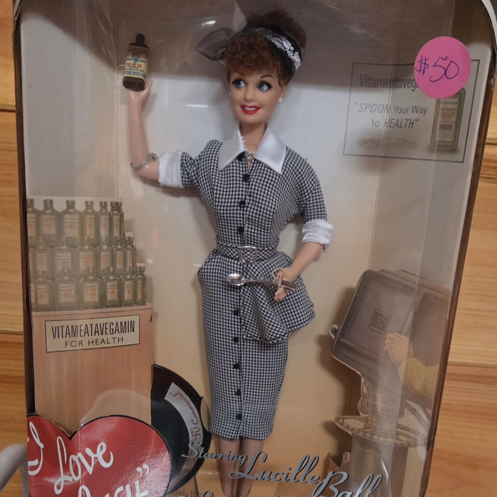 I Love Lucy Doll/LUCY DOES A TV COMMERCIAL